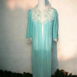 Vintage lace penoir gown and robe M cottagecore coquette